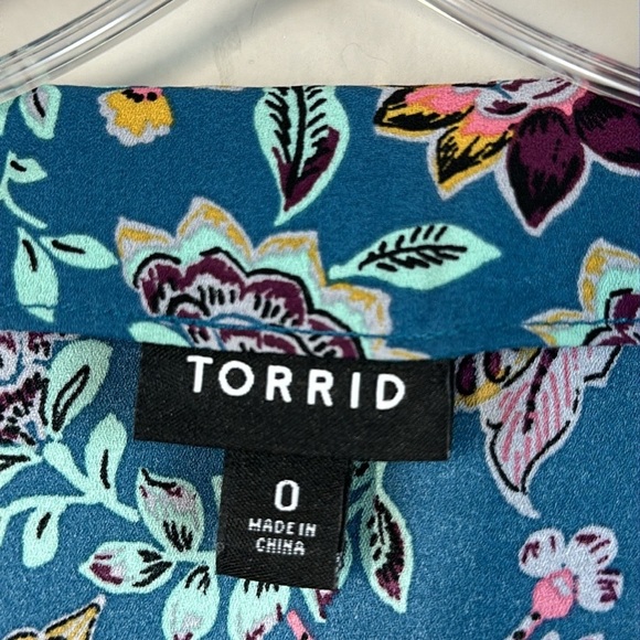 Torrid Floral Blue Georgette Wrap Tunic Blouse Size 0 - Picture 6 of 16
